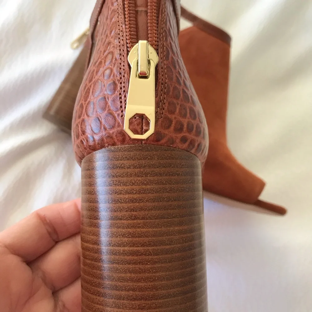 NEW Louise Camel ankle Italyan booties block heel open toe brown camel size 8.5